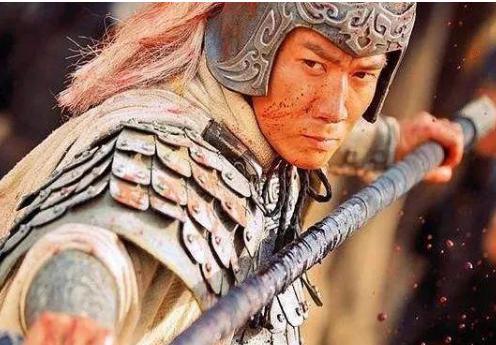 古代拿剑砍人，为什么不能穿铠甲保护自己