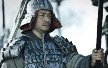 韩信手握重剑，他为什么不杀那个羞辱他的少年