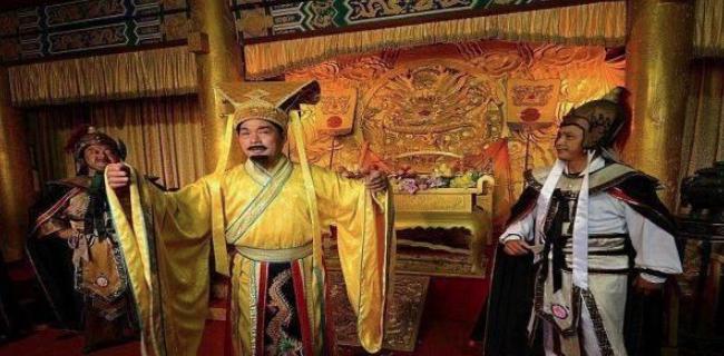 上朝议事时,大臣突然想上厕所怎么办