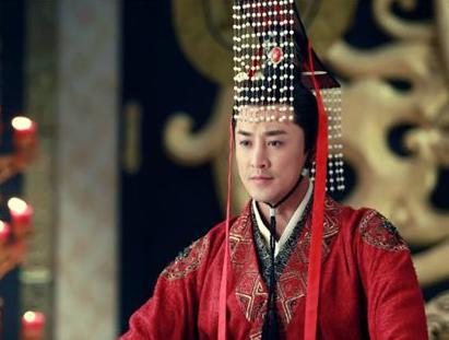 古代龙袍一般都是以明黄色为主 为什么秦始皇穿的却是黑色的呢