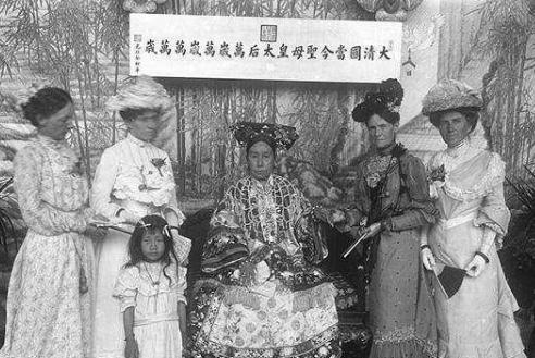 为什么清朝末期慈禧能一手把持权利