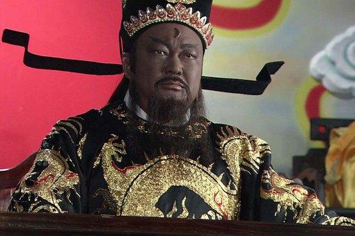 包拯为什么可以穿＂龙袍＂?这是要造反?