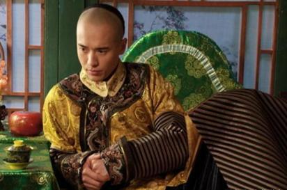 满清颁布了三条命令中为什么剃发令和易服令都可以 唯独缠足不行呢