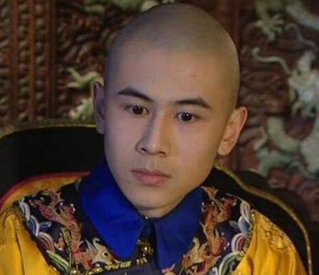满清颁布了三条命令中为什么剃发令和易服令都可以 唯独缠足不行呢