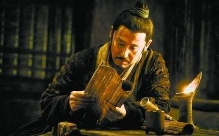 暴君秦始皇为什么不像​勾践​、刘邦、朱元璋那样诛杀功臣？