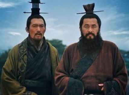 为什么曹操会认为刘备和他一样是英雄呢 因为他看透了刘备