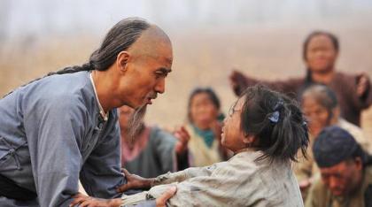于成龙贵为清朝一品大员 为什么从来不带妻儿老小呢