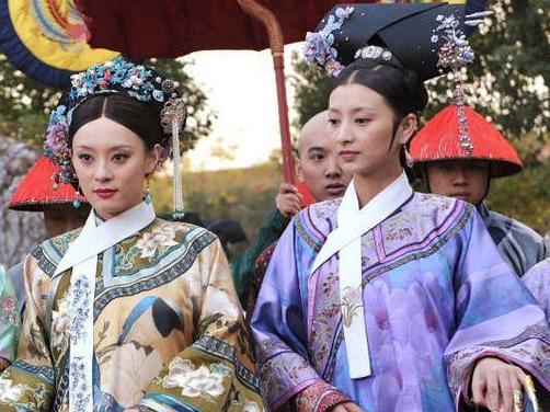 清朝后宫女子,为什么脖子上都戴着一条白色领子