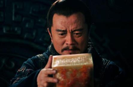 陶谦为什么宁愿把徐州让给刘备也不给袁术