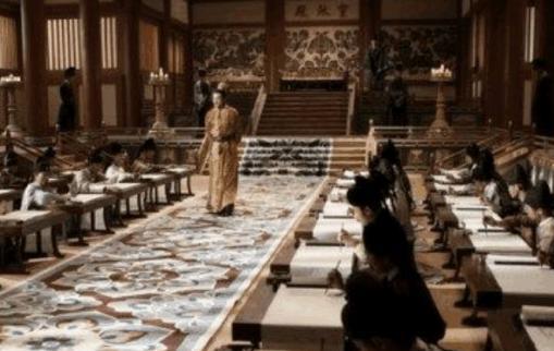 皇帝主持殿试,考生第一个交卷皇帝为什么会生气