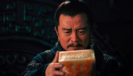 三国时孙坚手握几万军队,为什么还要去投靠袁术