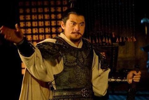 三国时孙坚手握几万军队,为什么还要去投靠袁术