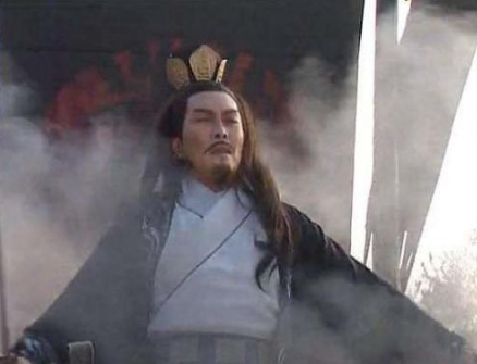 诸葛亮借东风是怎么借来的 难道诸葛亮真的神人吗