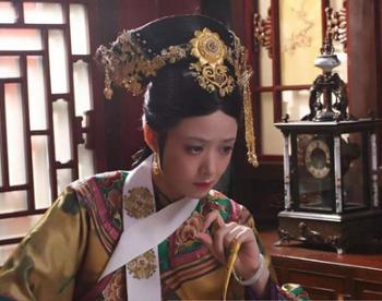 清朝妃子为什么脖子上要系白色丝带