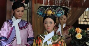 清朝妃子为什么脖子上要系白色丝带