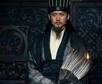诸葛亮为什么总是拿着扇子 甚至在冬天的时候都拿着呢