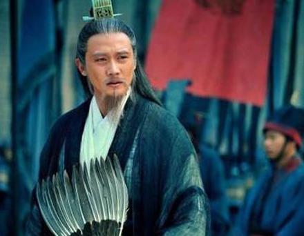 诸葛亮为什么总是拿着扇子 甚至在冬天的时候都拿着呢