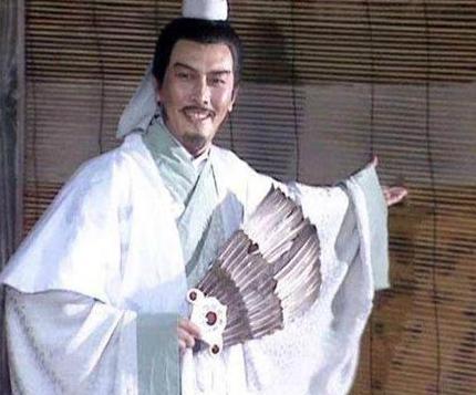 诸葛亮为什么总是拿着扇子 甚至在冬天的时候都拿着呢