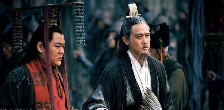 刘备临死前为什么会说出这样的话 他为什么把儿子交给诸葛亮呢