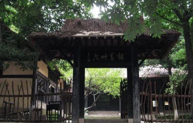 诸葛亮为什么不辅佐曹操和孙权呢