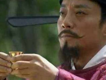 古代下毒为什么要下在酒里 下在茶里不行吗</span>