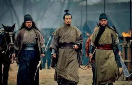 刘备家徒四壁是如何创业的