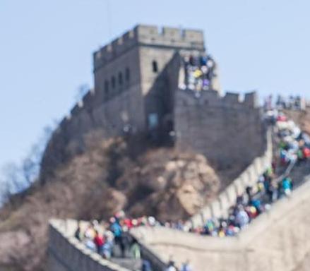 有些长城都是修建在山岭之上的 那么修建的砖头是怎么运上去的