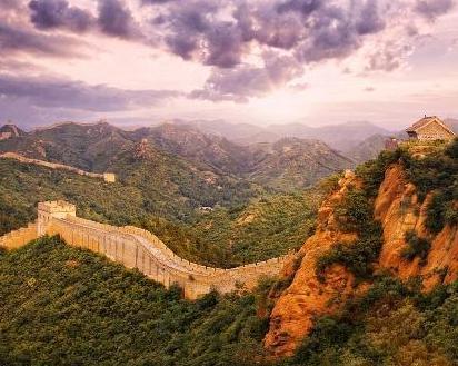 有些长城都是修建在山岭之上的 那么修建的砖头是怎么运上去的