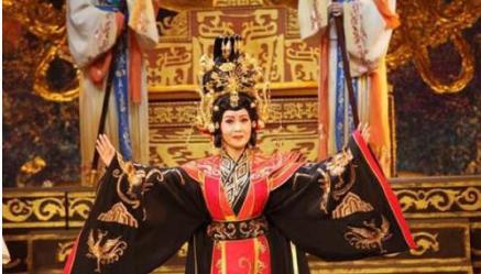 在男尊女卑的的时代,武则天如何掌握实权登上皇位的?历史上为何只有武则天能当上皇帝呢?
