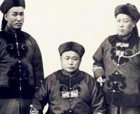 八旗子弟明明有仕途可以走 他们为什么还要做御前侍卫</span>