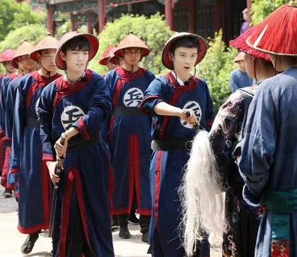 古代皇帝贴身侍卫都会武功 皇帝是怎么保证侍卫不会伤害自己的</span>