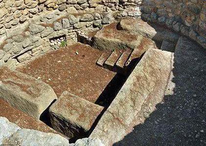 专家为什么会停止挖掘雍正的墓地呢 只因墓上看到了此物