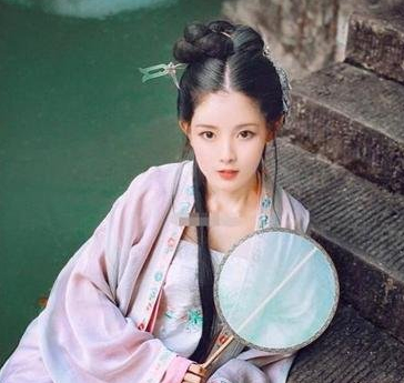 古代女子在十三四岁都没有发育成熟 她们为什么会早早嫁人</span>
