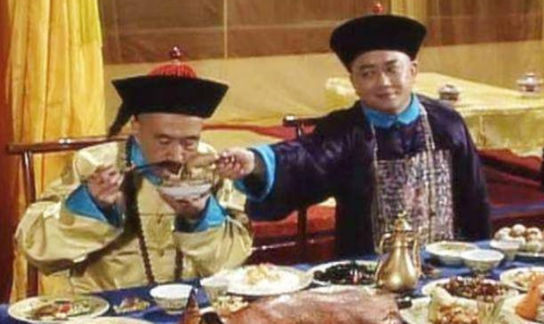 刘墉为什么会叫刘罗锅呢?</span>