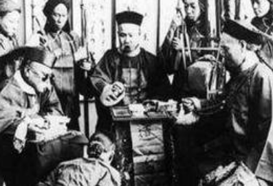 古代官员要被流放之后 家里边的人又是怎么处理的</span>