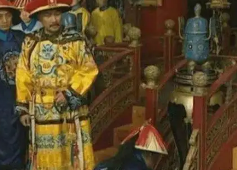 康熙临死前为什么会点名让一个男人殉葬 这个人的身份是什么</span>