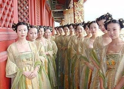 古代妃子戴着长长的指甲套 她们是怎么侍寝和上厕所的</span>
                      