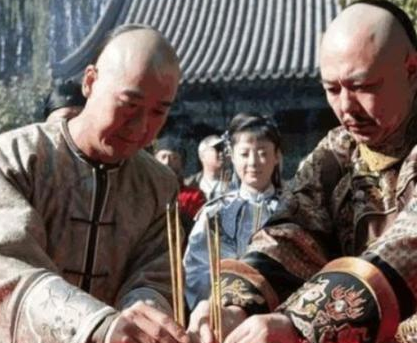 乾隆赏赐大臣一块肉 他们出宫之后为什么要丢掉</span>
                      