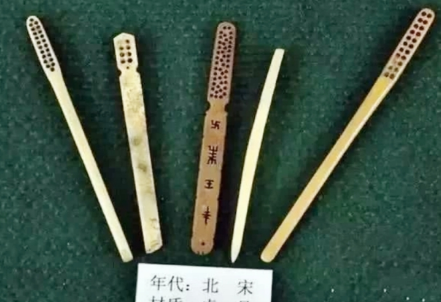 古人是如何清理口腔的?他们刷牙吗?</span>