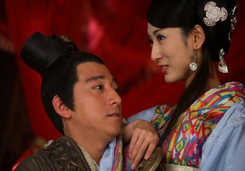 同样歌姬出身的她们都登上了后位，她们有什么不同之处