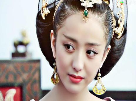 同样歌姬出身的她们都登上了后位，她们有什么不同之处