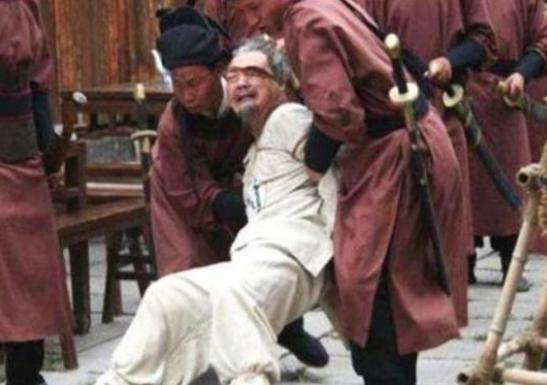 朱元璋出上联,,一大臣对出下联被当场赐死