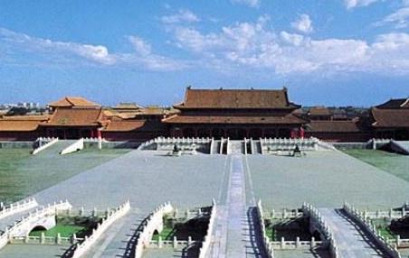 刘墉是个极其谨慎的人 为何上朝是会将衣服反着穿呢