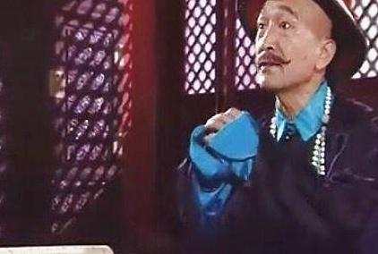 刘墉是个极其谨慎的人 为何上朝是会将衣服反着穿呢