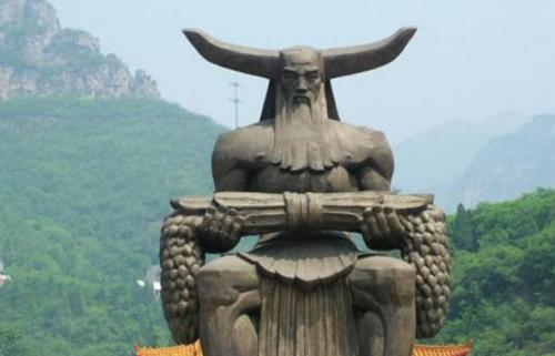 三位头上长角的人,头上长角代表了什么