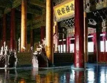 故宫地板坏了,工匠修复时发现惊天秘密