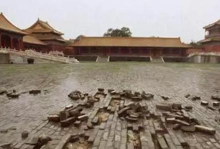 故宫地板坏了,工匠修复时发现惊天秘密