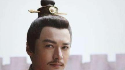 李世民派太医给秦琼看病,太医一走秦琼就把药倒掉