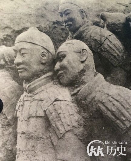 千年兵马俑亲密依偎 基情四射埋藏地下