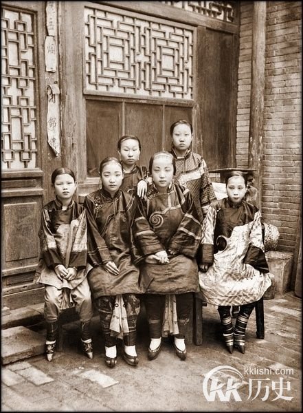 中国古代女子缠足的历史:清末恐怖的女人缠足照